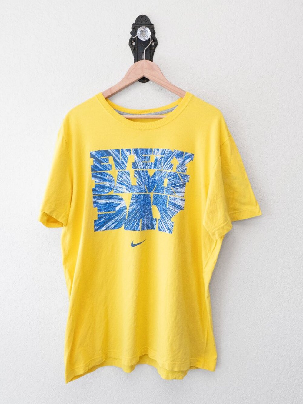 Nike Mens XL Yellow Graphic Tee Blue Every Damn Day Swoosh TShirt Streetwear Gym
